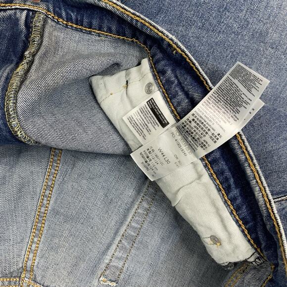 Levi's Men's 559 Relaxed Straight Fit Medium Wash Blue Jeans Size 44X30 - Picture 3 of 8